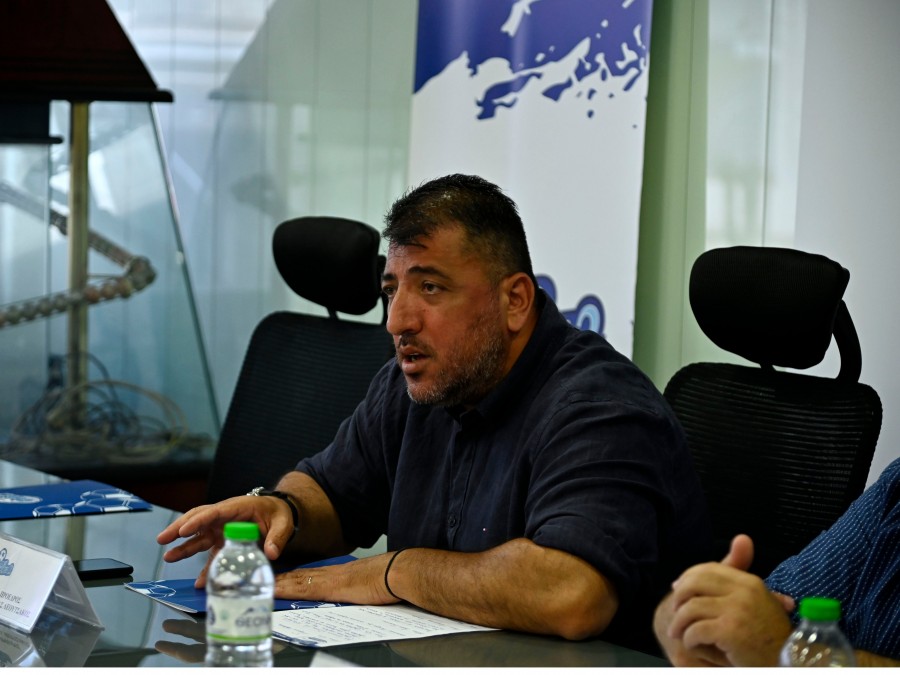 Λεουτσάκος εφ' όλης της ύλης