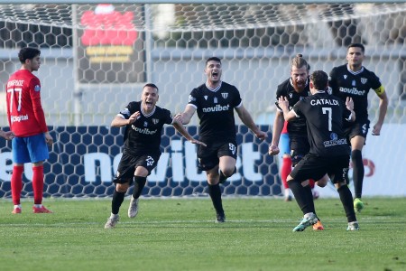 Καλαμάτα - Πανιώνιος 2-0: Ο Βαφέας έβαψε... μελανόλευκη την κορυφή, ο Τσέλιος έβαλε φωτιά στο «πάρτι»!