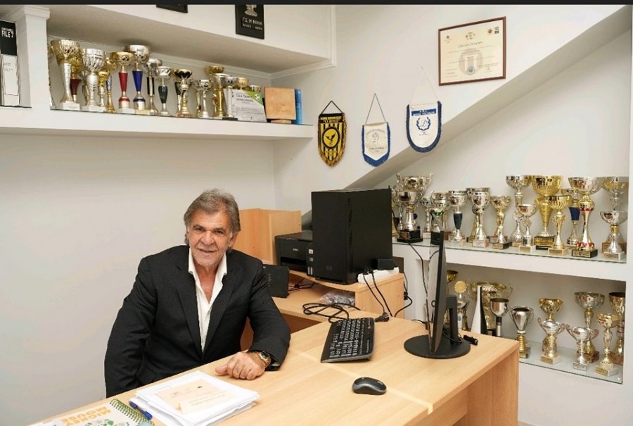 Τομ Παπαδόπουλος: «Παραιτούμαι και αποχωρώ οριστικά»