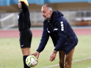 Παρουσιάζει τον Ταουσιάνη