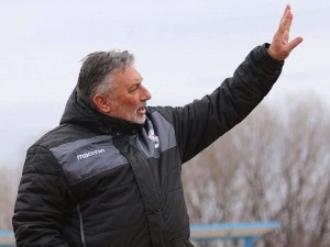 Παρουσιάζει τον Μαγκαφίνη