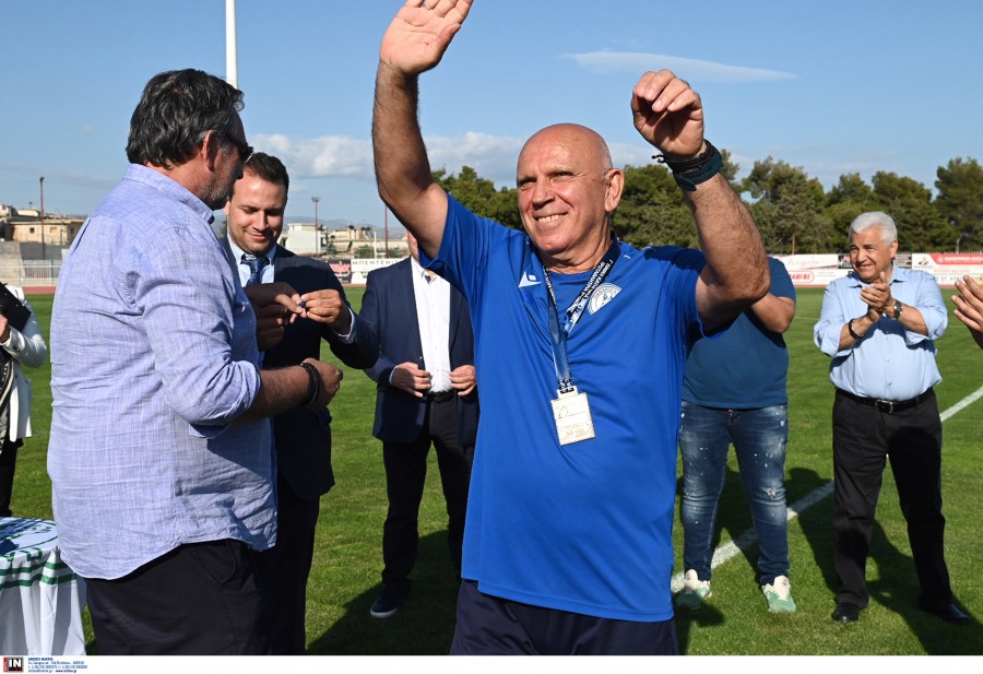 Συνεχίζει με Βαζάκα