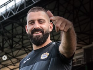 Από Αιγάλεω, Μάλτα ο Μπαστιάνος