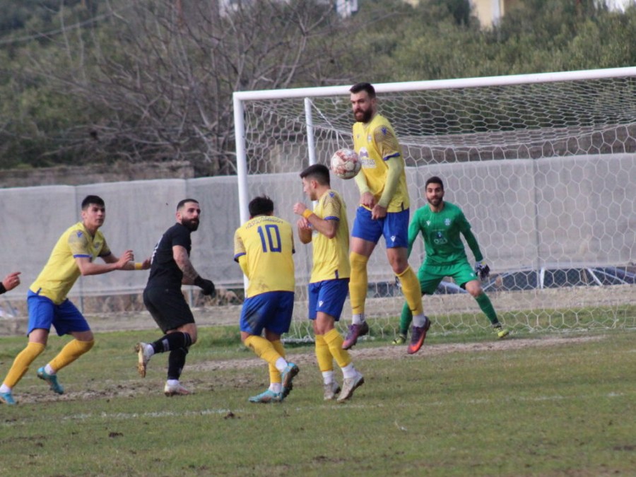 Παρέμεινε πρώτος ο Γκέκας