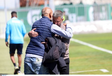 Στην πόρτα της εξόδου ο Σίμος